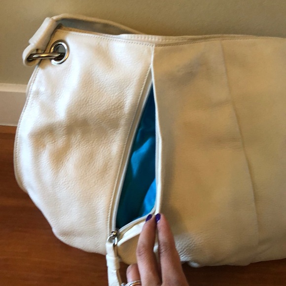 Calvin Klein White Leather Shoulder Bag - Picture 3 of 10